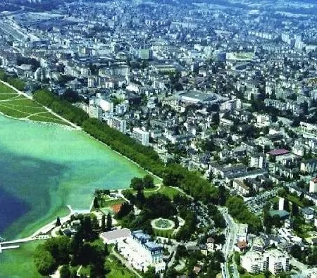Apartment Moderne, Place Parking Prive, Emplacement Ideal A 100 M Du Lac.
