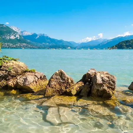 Moderne, Place Parking Prive, Emplacement Ideal A 100 M Du Lac. * Annecy